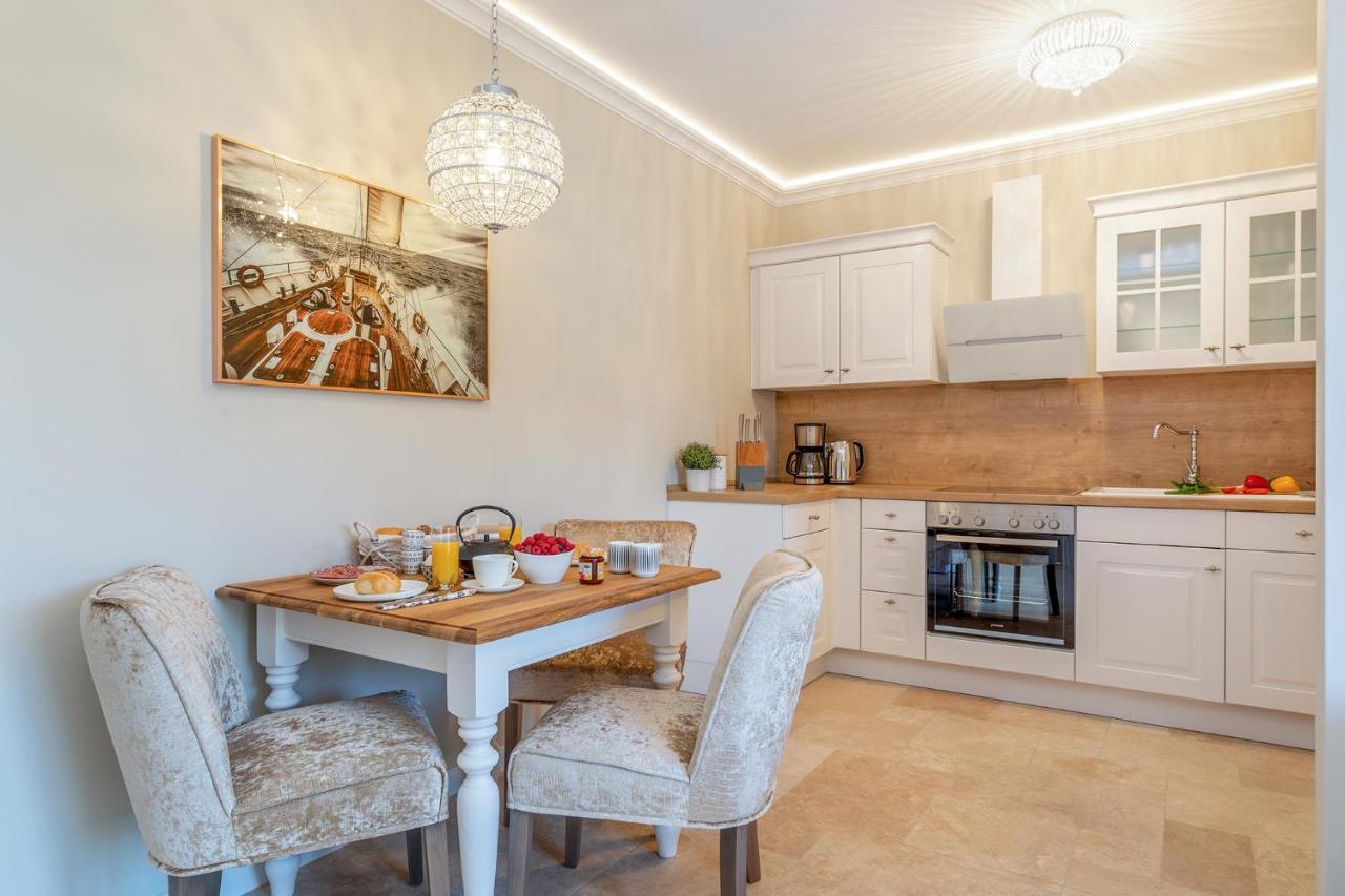 Traumhaus Unter Reet Apartment Zingst Exterior photo